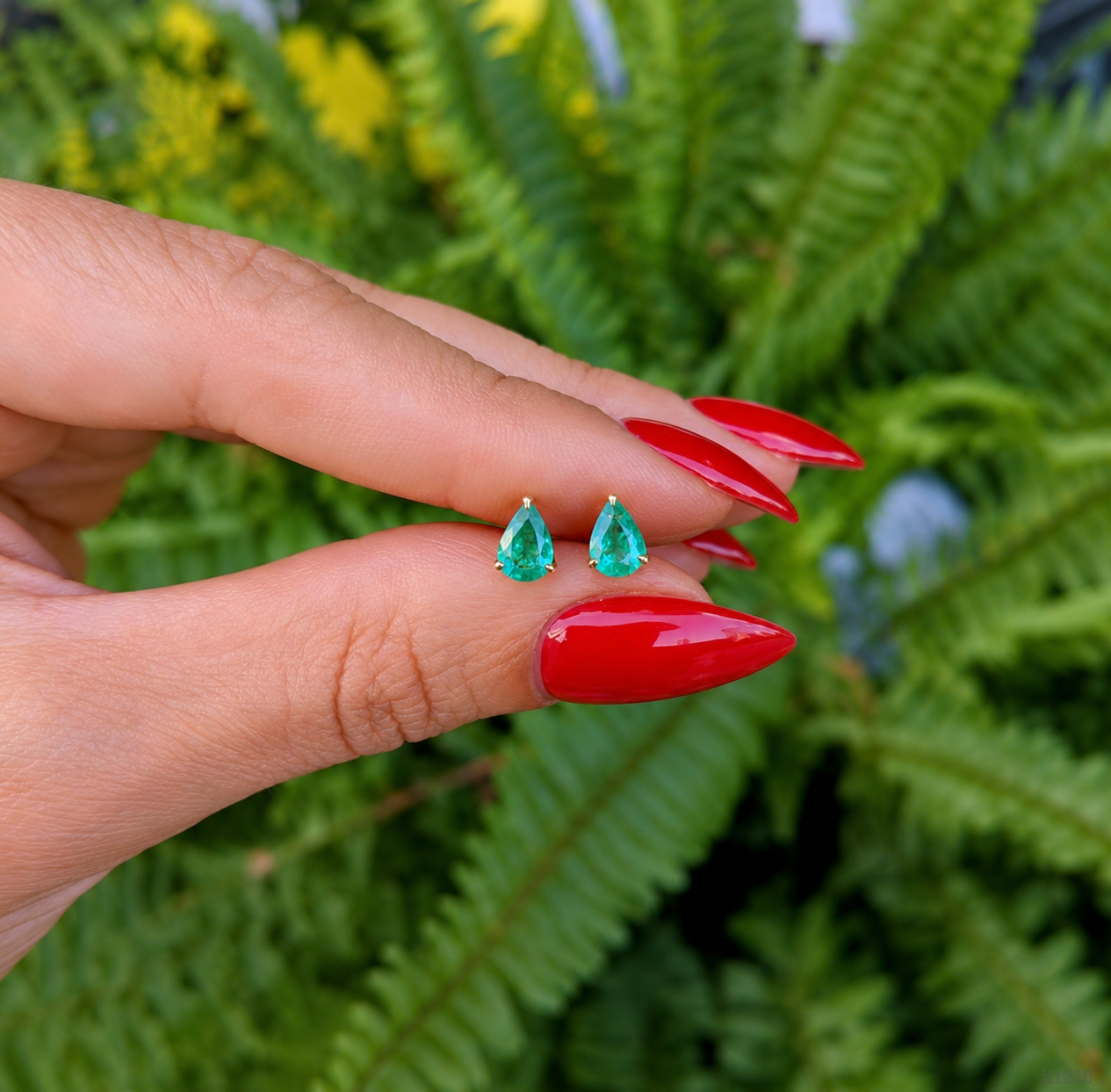 18K Gold Natural Emerald Stud Earrings