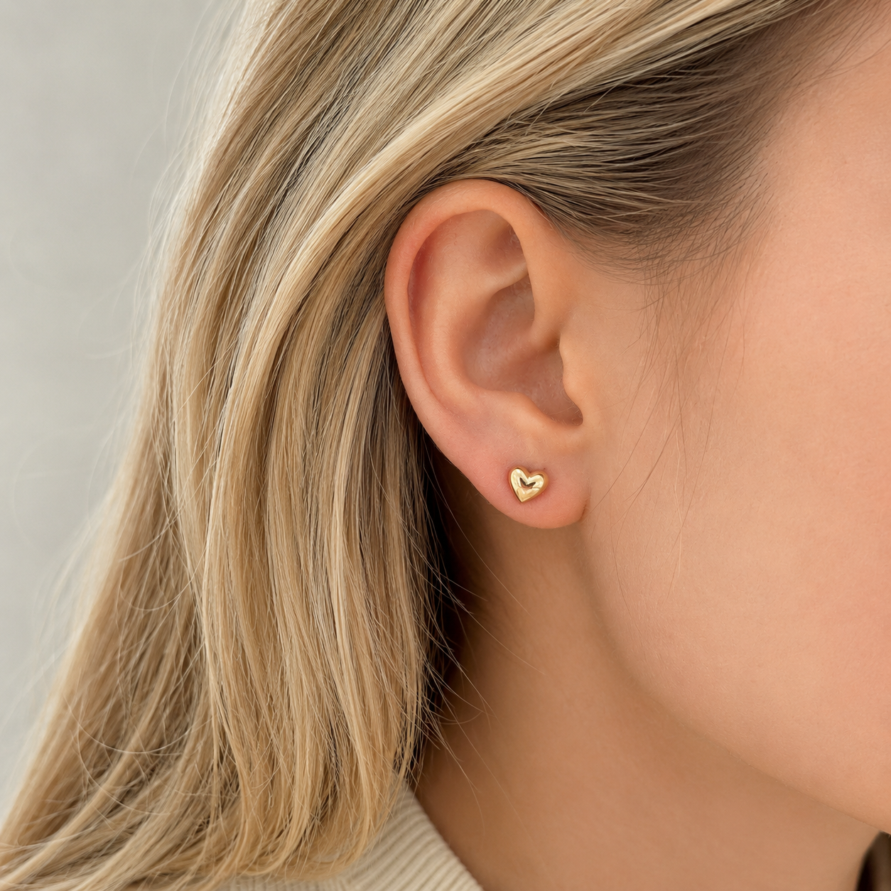 14K Puffy Heart Stud.